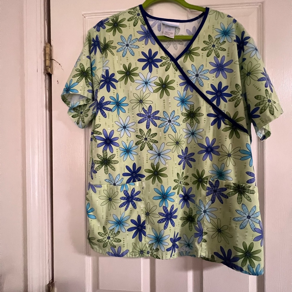 SB scrub  size Large floral print